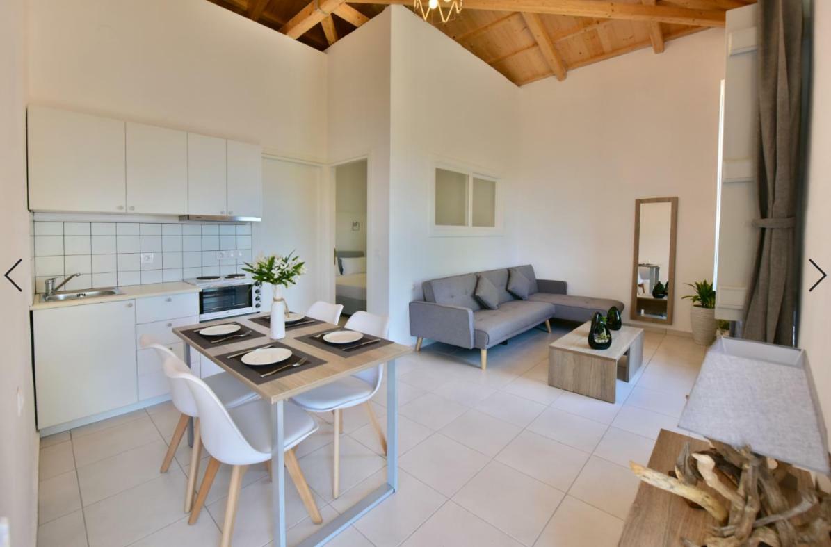 Douskos Beach House Apartment Hydra  Luaran gambar